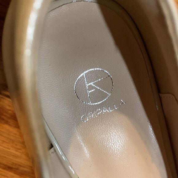 Oripalla Size 7.5 low mini heels cream patent leather - Picture 2 of 7